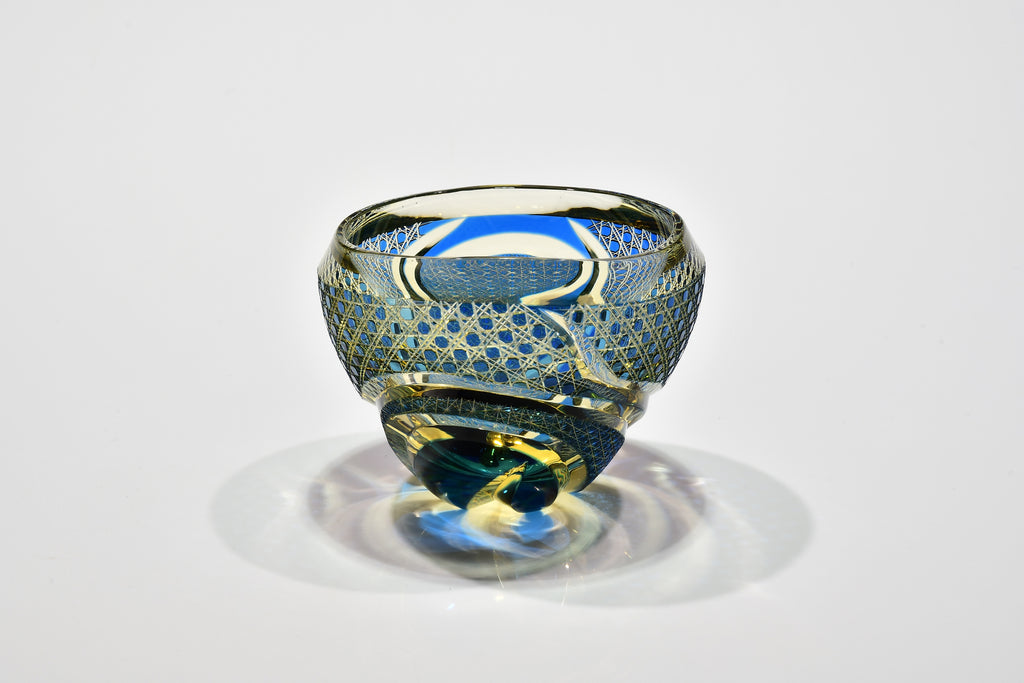 「聖なる秘境」宙吹ぐい吞み（水色・琥珀色）