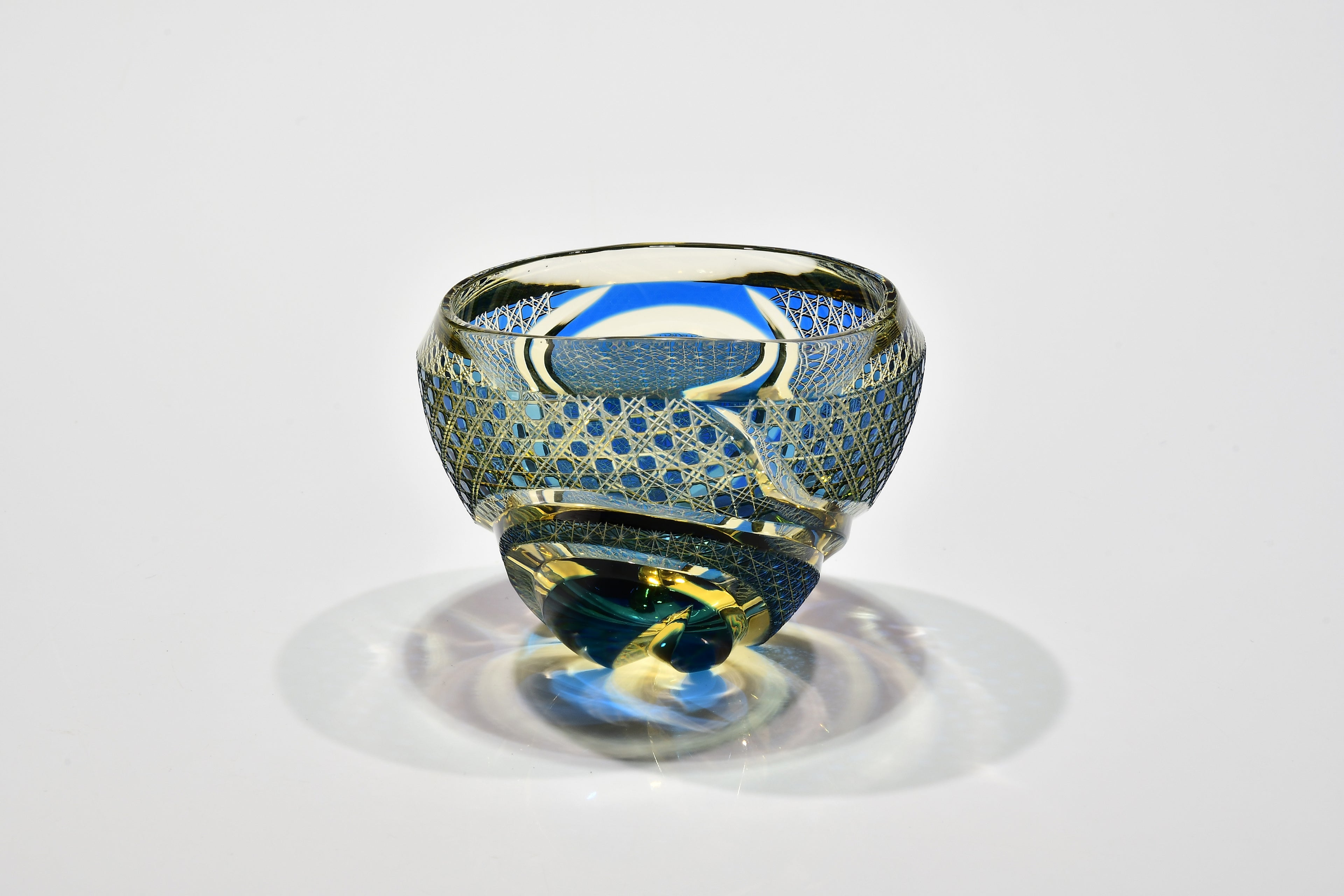 「聖なる秘境」宙吹ぐい吞み（水色・琥珀色）