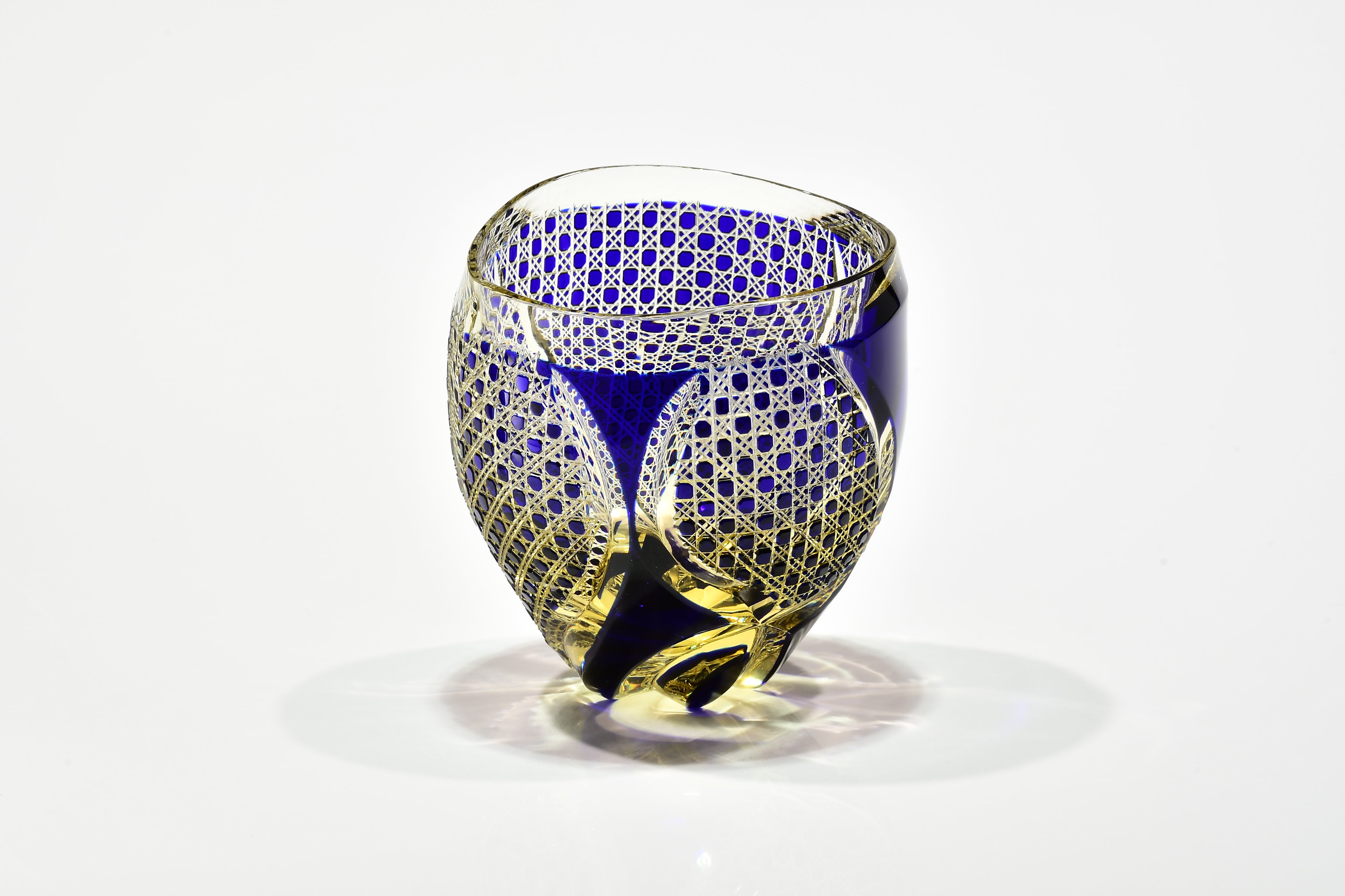 「祈りのかたち」宙吹ぐい吞み（瑠璃色・琥珀色）