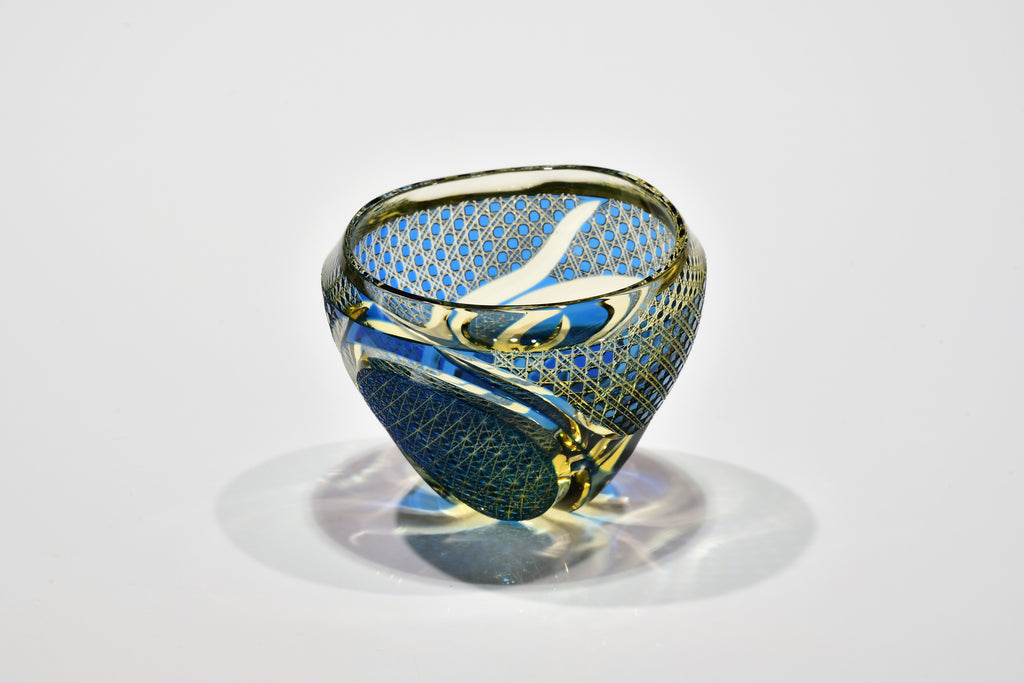 「聖なる秘境」宙吹ぐい吞み（水色・琥珀色）