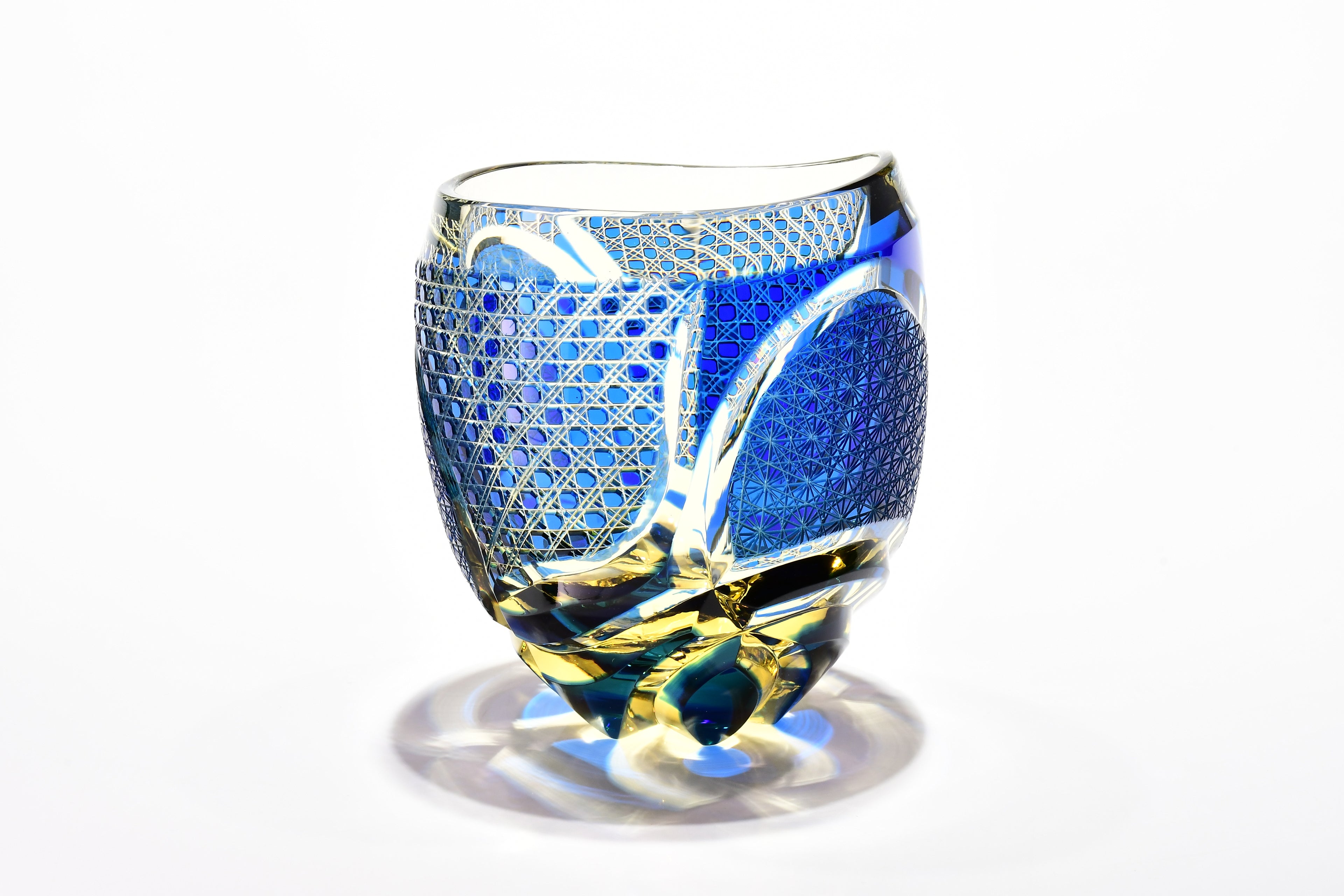 「深淵（しんえん）」宙吹ぐい吞み（水色・琥珀色）