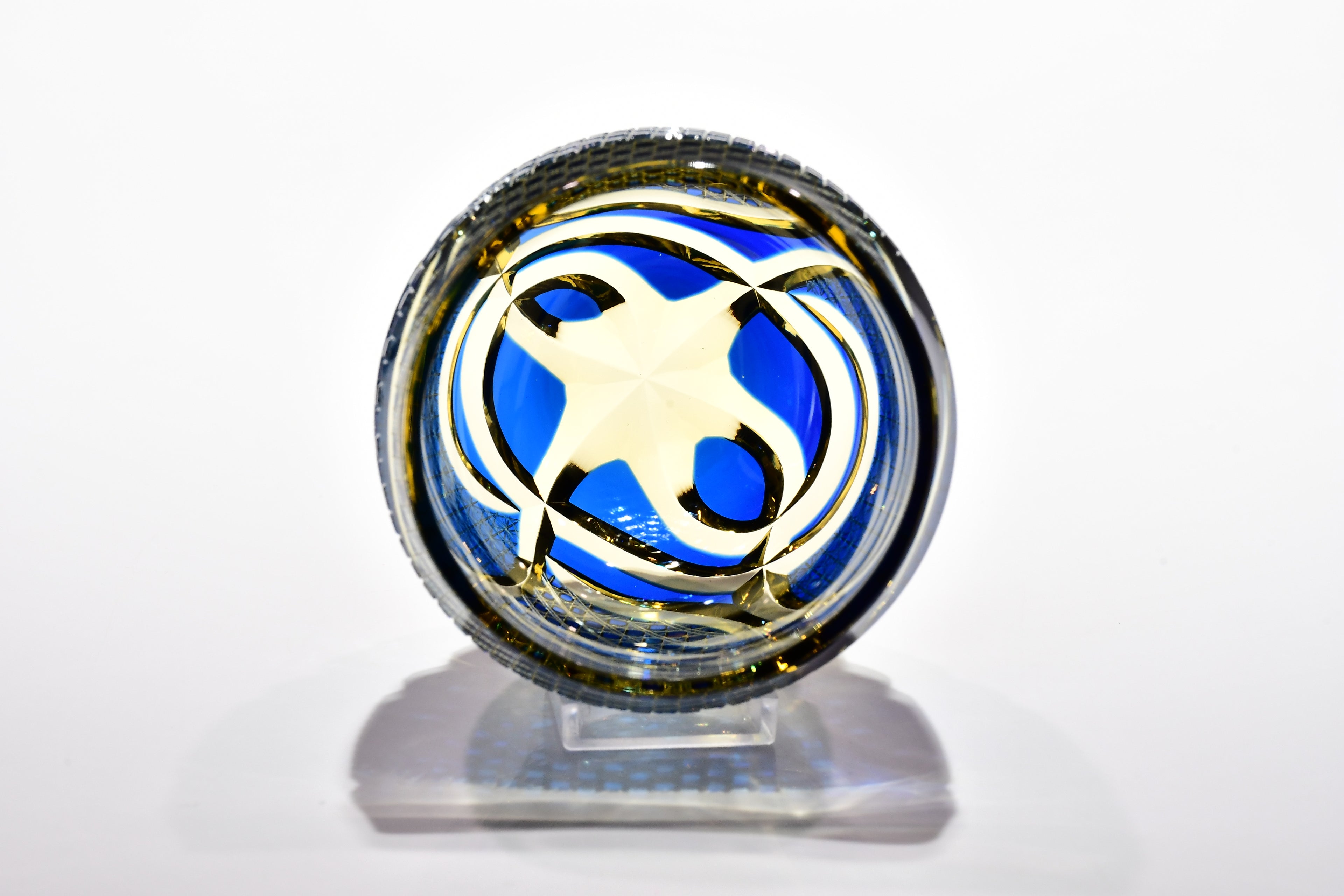 「深淵（しんえん）」宙吹ぐい吞み（水色・琥珀色）