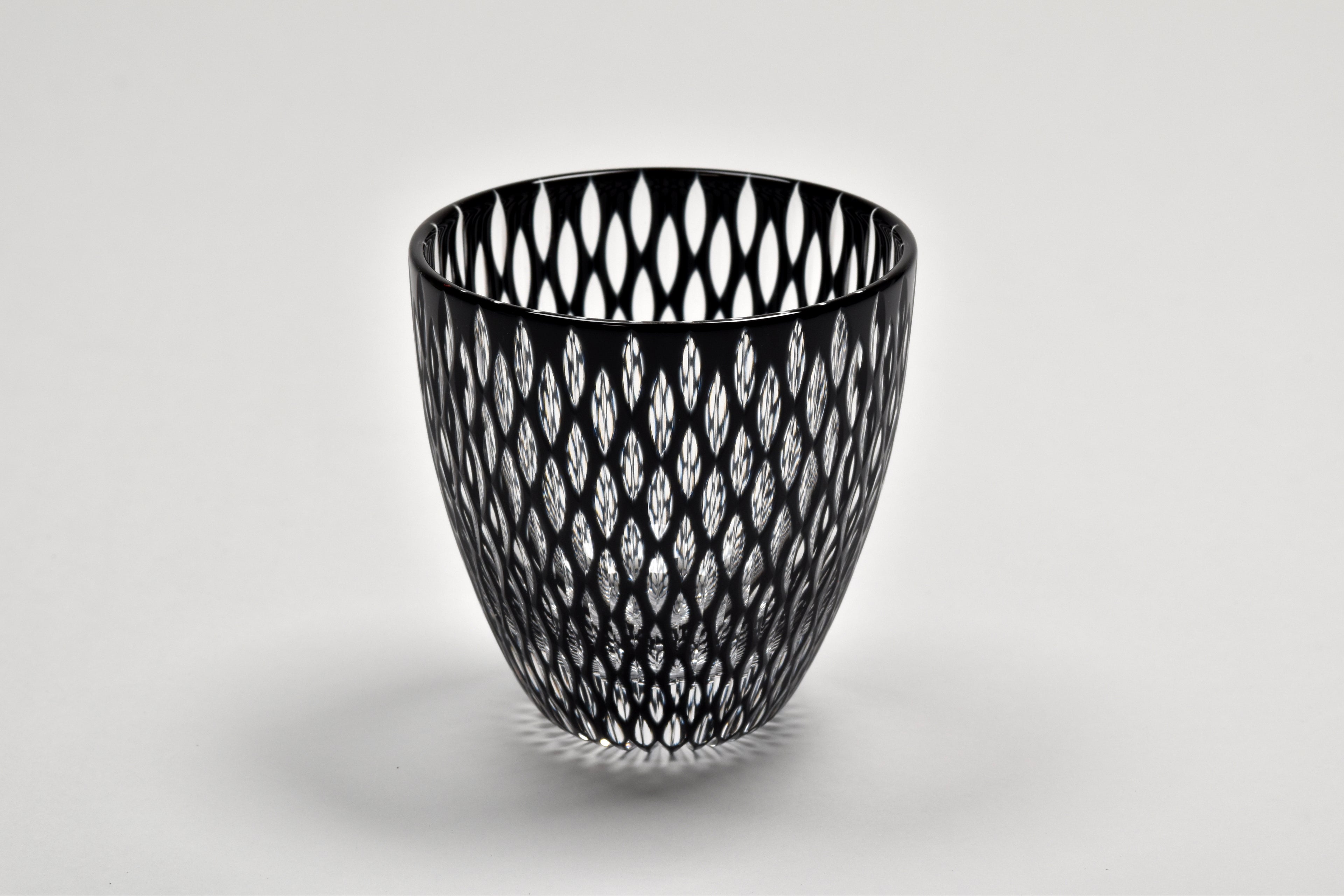 米つなぎ　縦長ぐい吞み（黒）