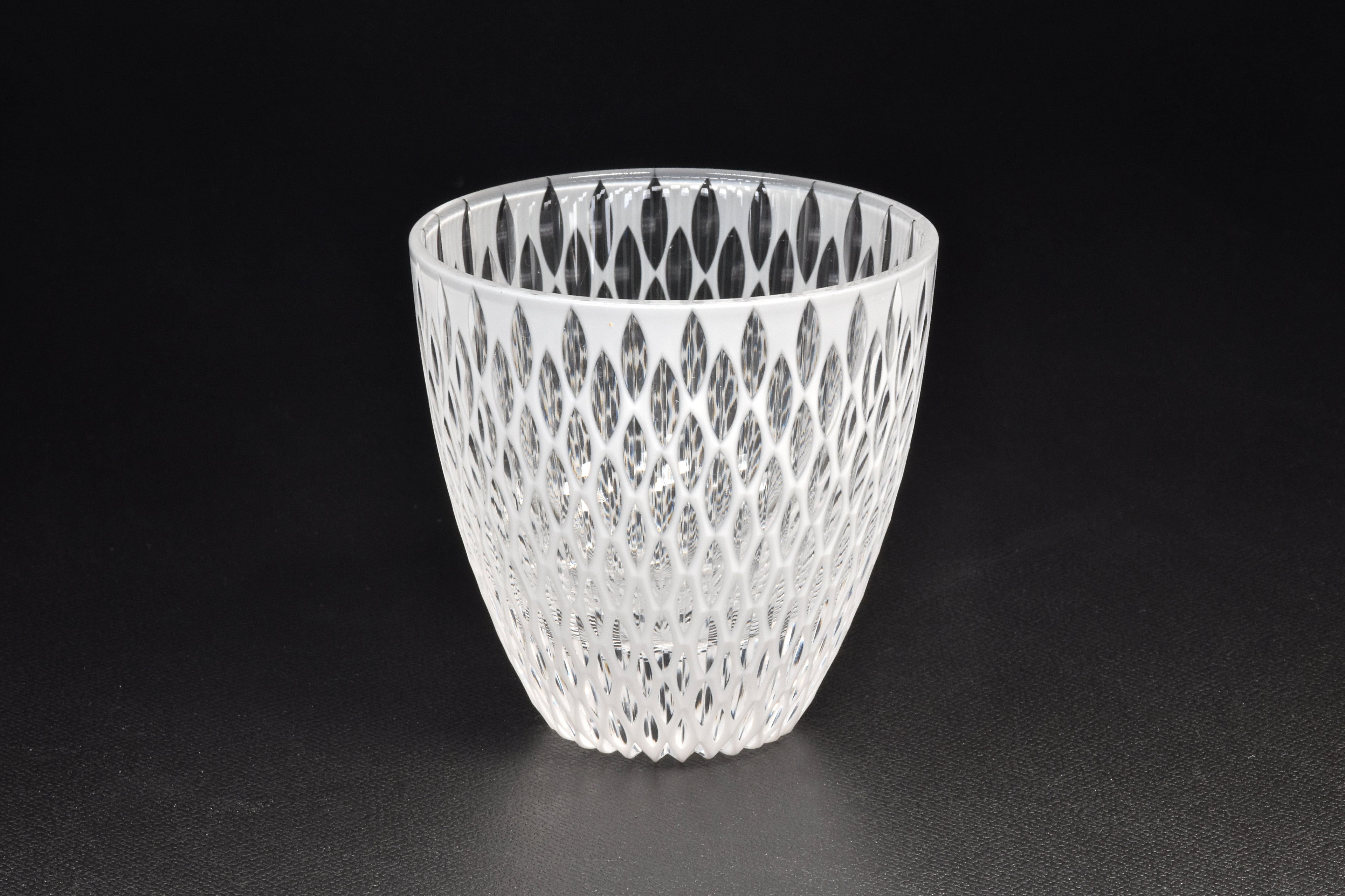 米つなぎ　縦長ぐい吞み（白）