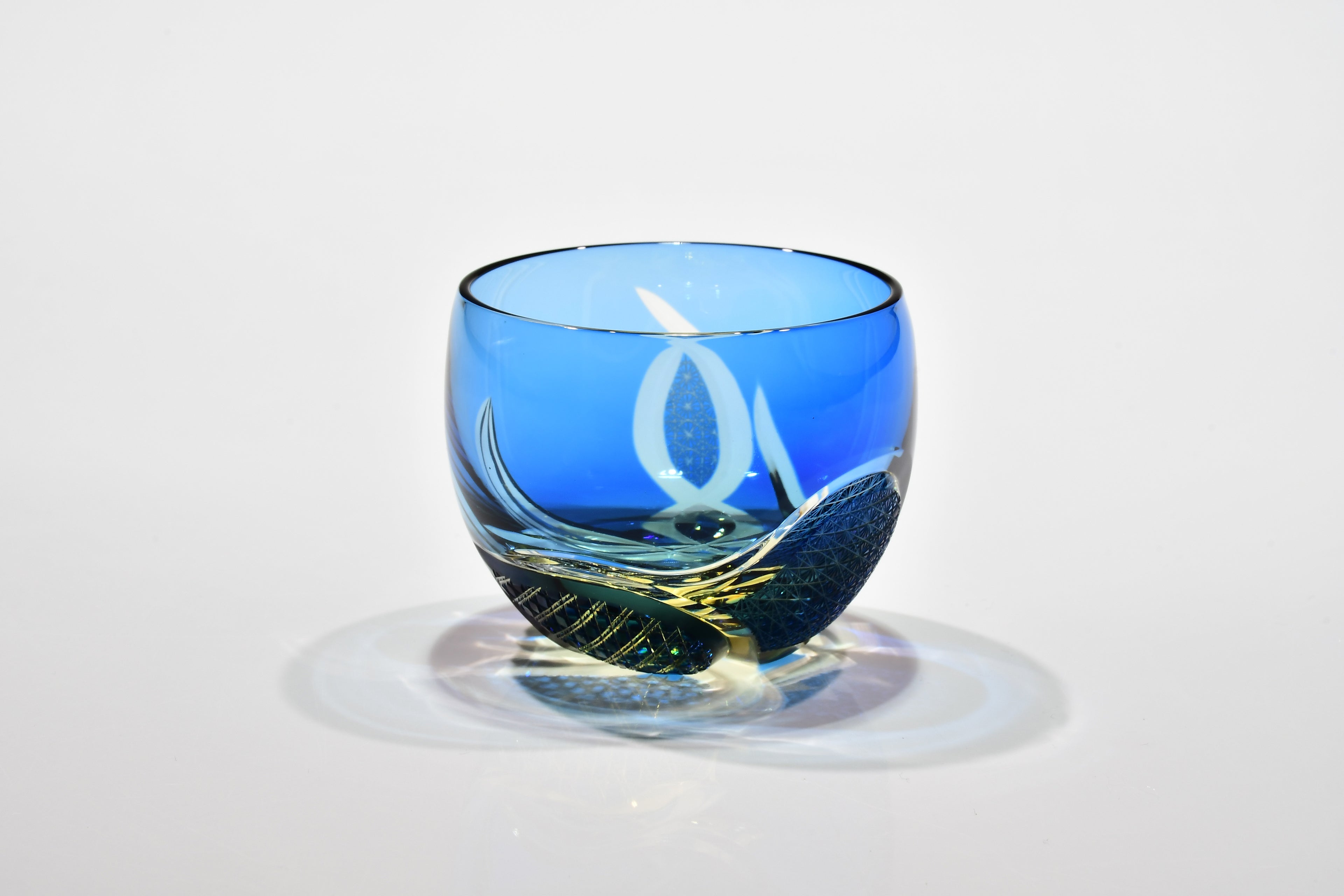 Shn-026　華組ぐい吞み（水色・琥珀色）