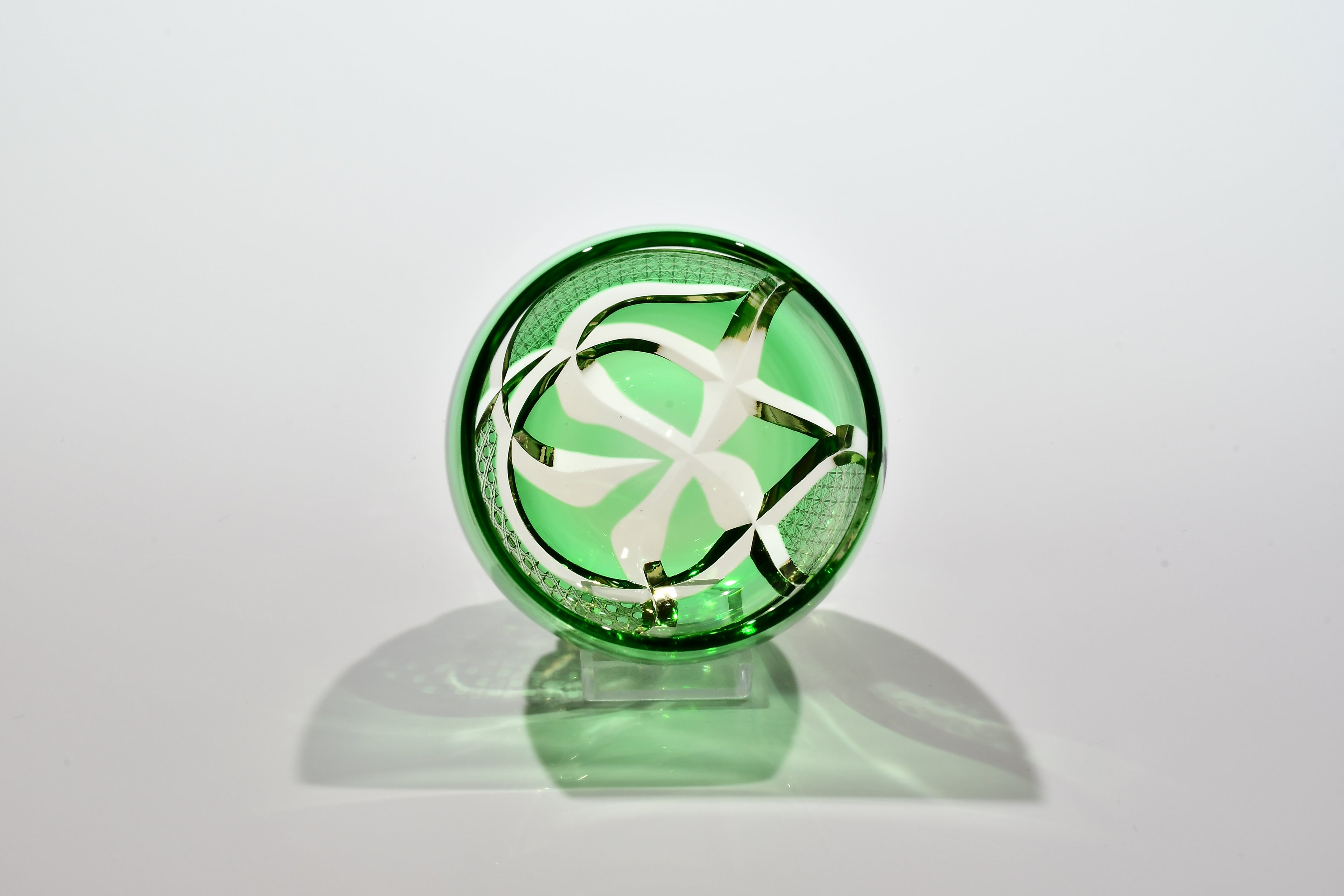 Shn-038　華組ぐい吞み（緑色・琥珀色）