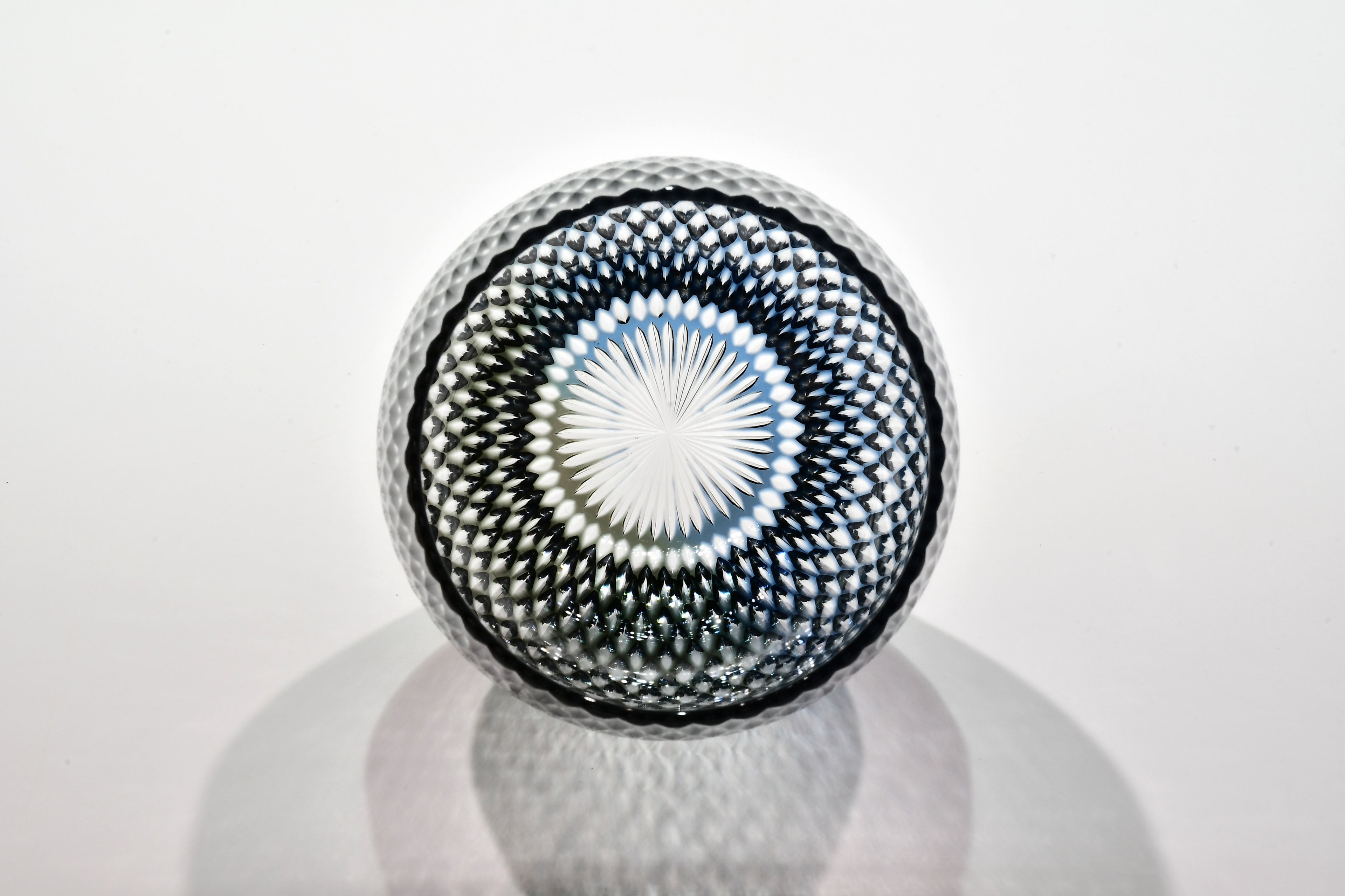 米つなぎ”極み”「粒のゆらぎ、光の結晶」（藍色・墨薄）