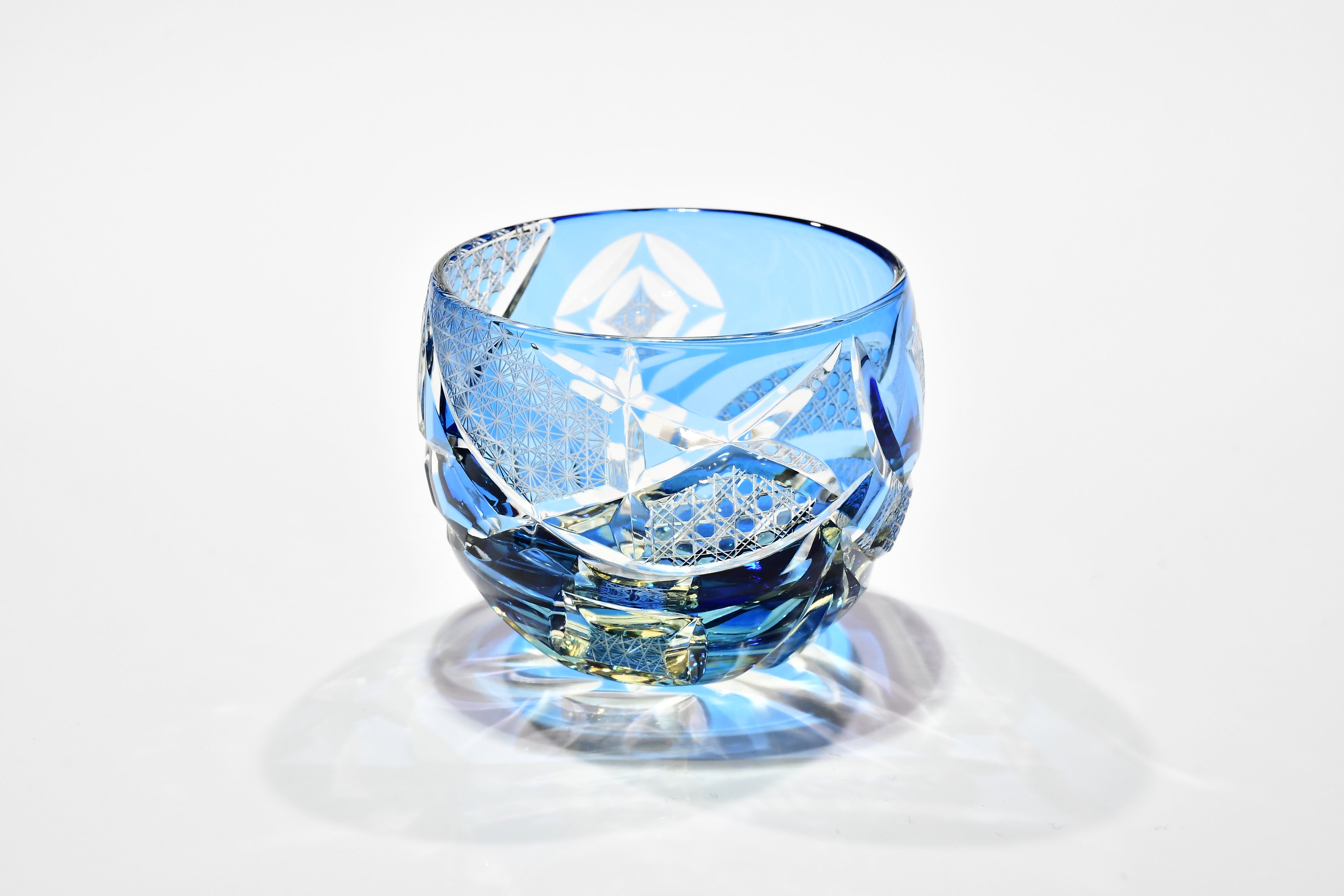 二代目×四代目コラボ作品「継ぎ目のない碧」ぐい吞み（水色・琥珀色）